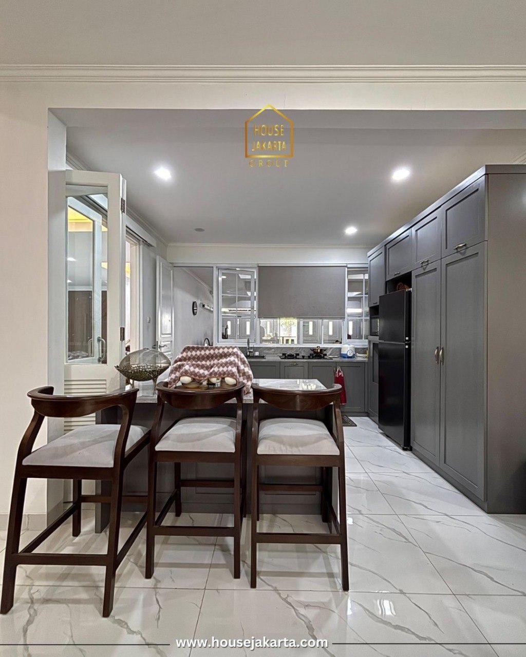 HS2038  FOR SALE: PONDOK INDAH: BRAND NEW 2 LANTAI, DESIGN MODERN  CLASSIC, PRIVATE POOL DAN  HALAMAN BELAKANG. SEMI  FURNISHED