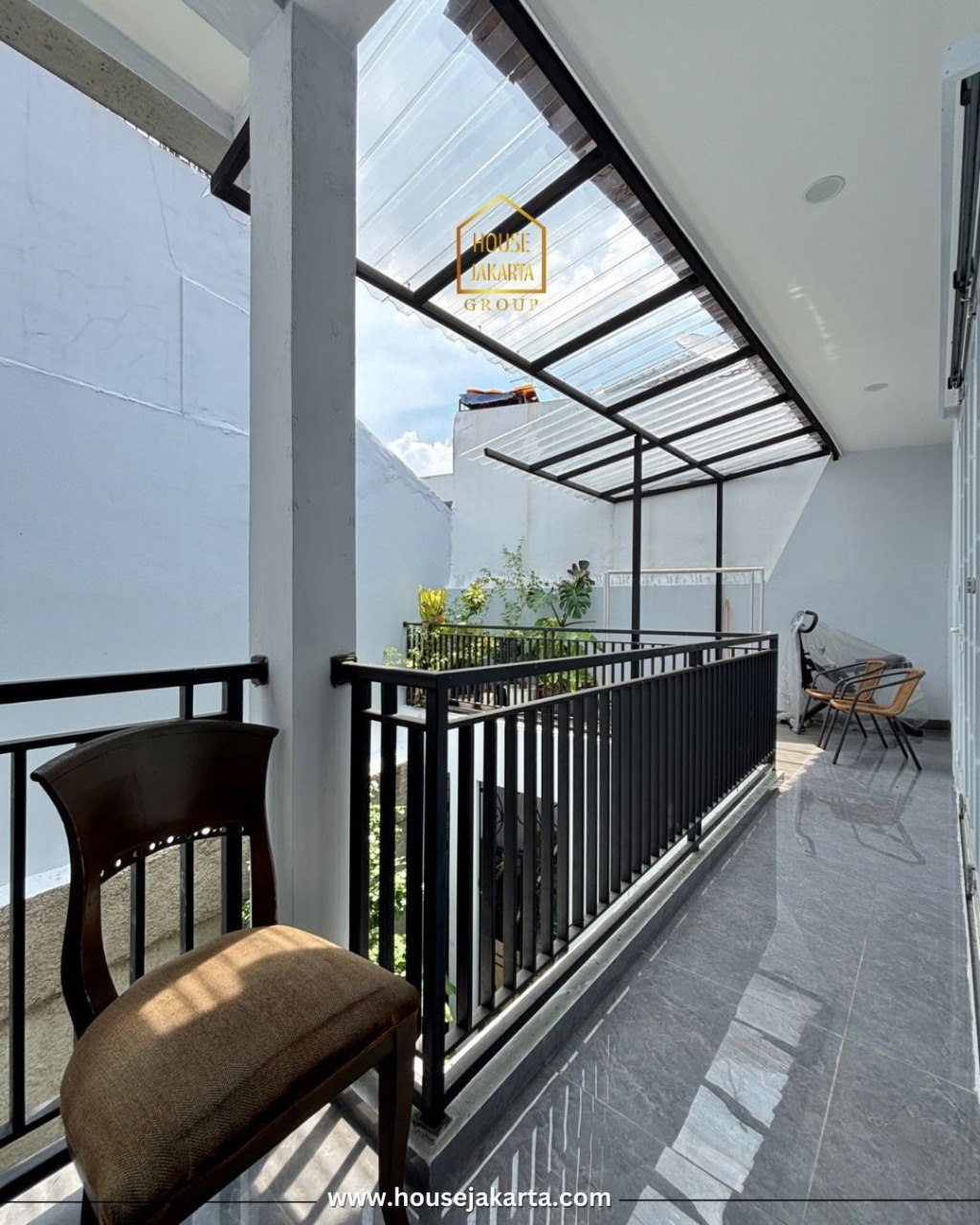 HS2038  FOR SALE: PONDOK INDAH: BRAND NEW 2 LANTAI, DESIGN MODERN  CLASSIC, PRIVATE POOL DAN  HALAMAN BELAKANG. SEMI  FURNISHED
