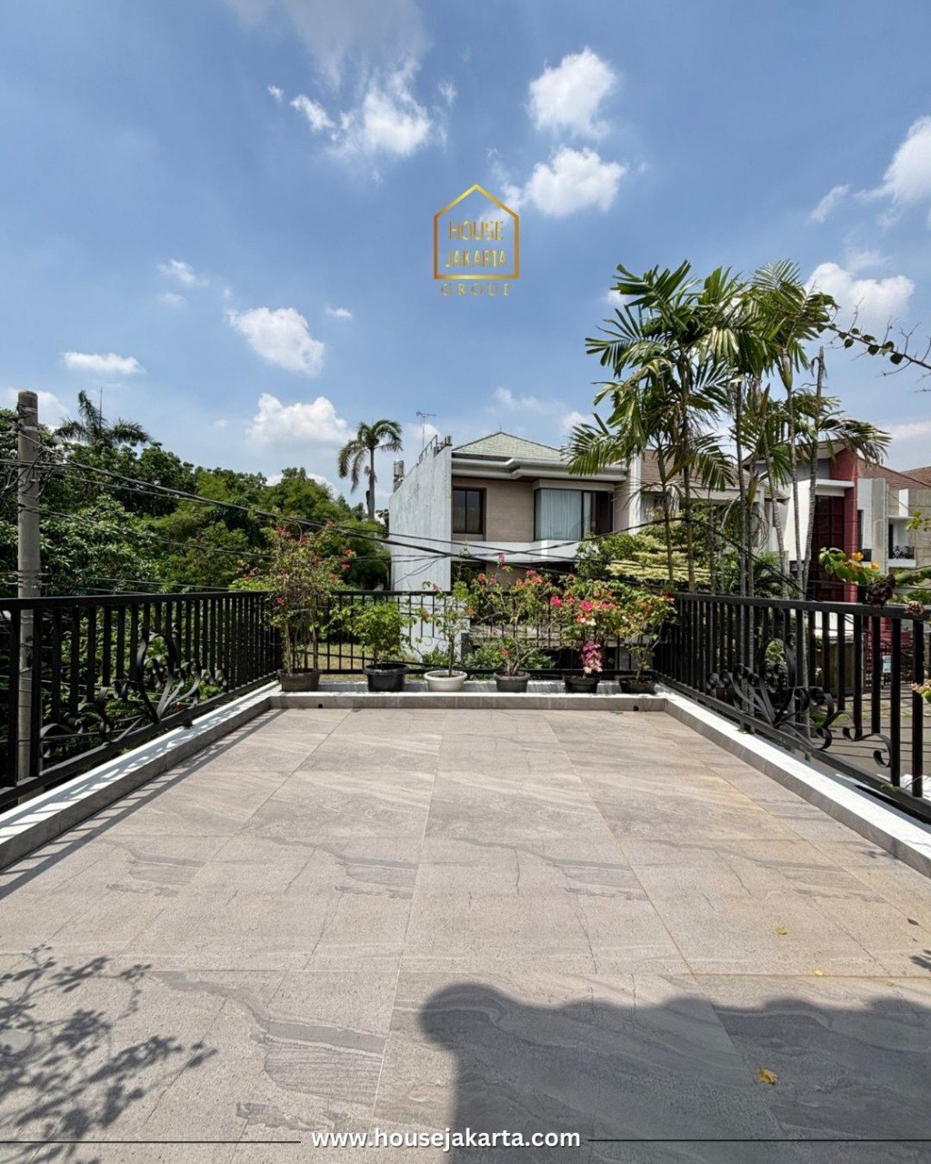 HS2038  FOR SALE: PONDOK INDAH: BRAND NEW 2 LANTAI, DESIGN MODERN  CLASSIC, PRIVATE POOL DAN  HALAMAN BELAKANG. SEMI  FURNISHED