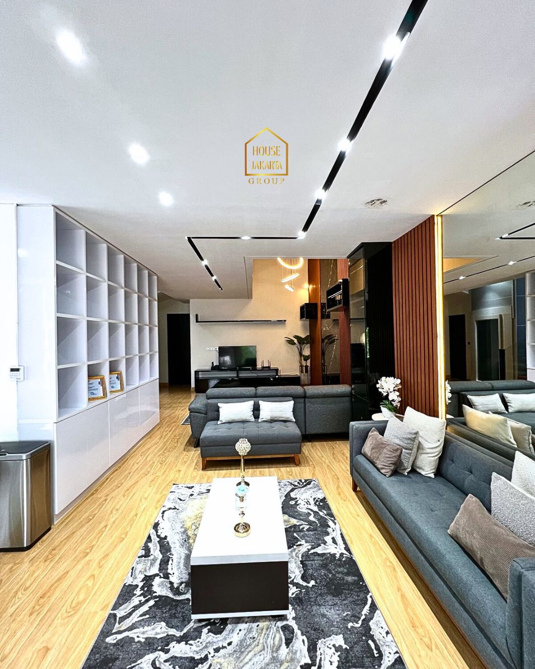 HS2039  FOR SALE : CIGANJUR - JAGAKARSA. Rumah Mewah Dalam Komplek Elite, 3 Lantai + Basement + Rooftop, Furnished, Private Lift & Pool 