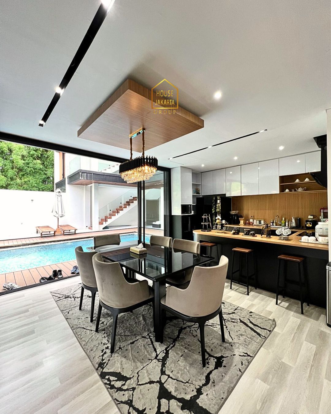 HS2039  FOR SALE : CIGANJUR - JAGAKARSA. Rumah Mewah Dalam Komplek Elite, 3 Lantai + Basement + Rooftop, Furnished, Private Lift & Pool 