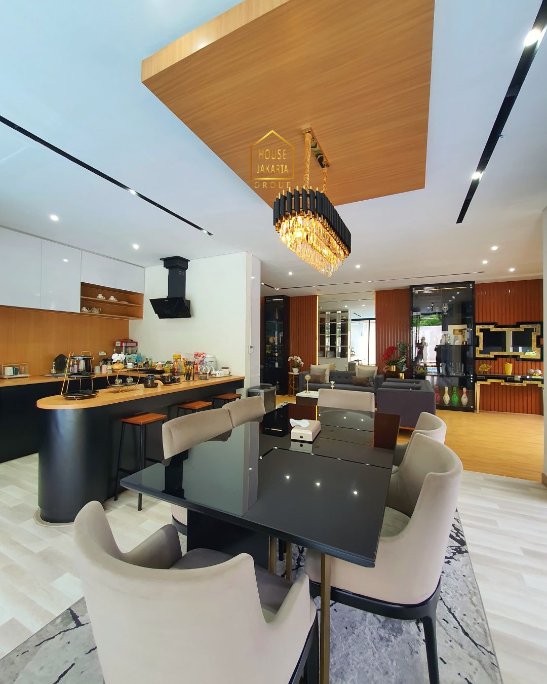 HS2039  FOR SALE : CIGANJUR - JAGAKARSA. Rumah Mewah Dalam Komplek Elite, 3 Lantai + Basement + Rooftop, Furnished, Private Lift & Pool 