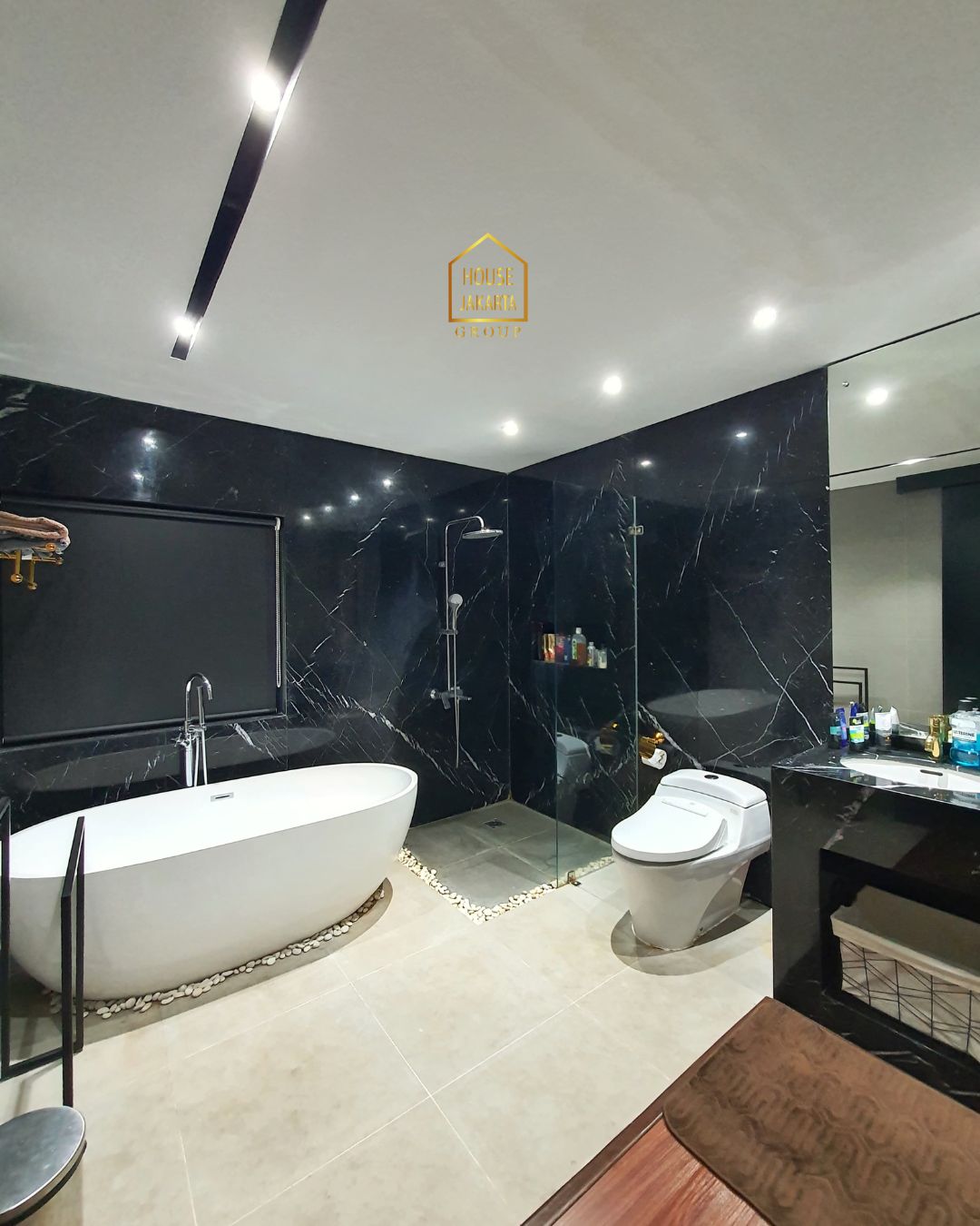 HS2039  FOR SALE : CIGANJUR - JAGAKARSA. Rumah Mewah Dalam Komplek Elite, 3 Lantai + Basement + Rooftop, Furnished, Private Lift & Pool 