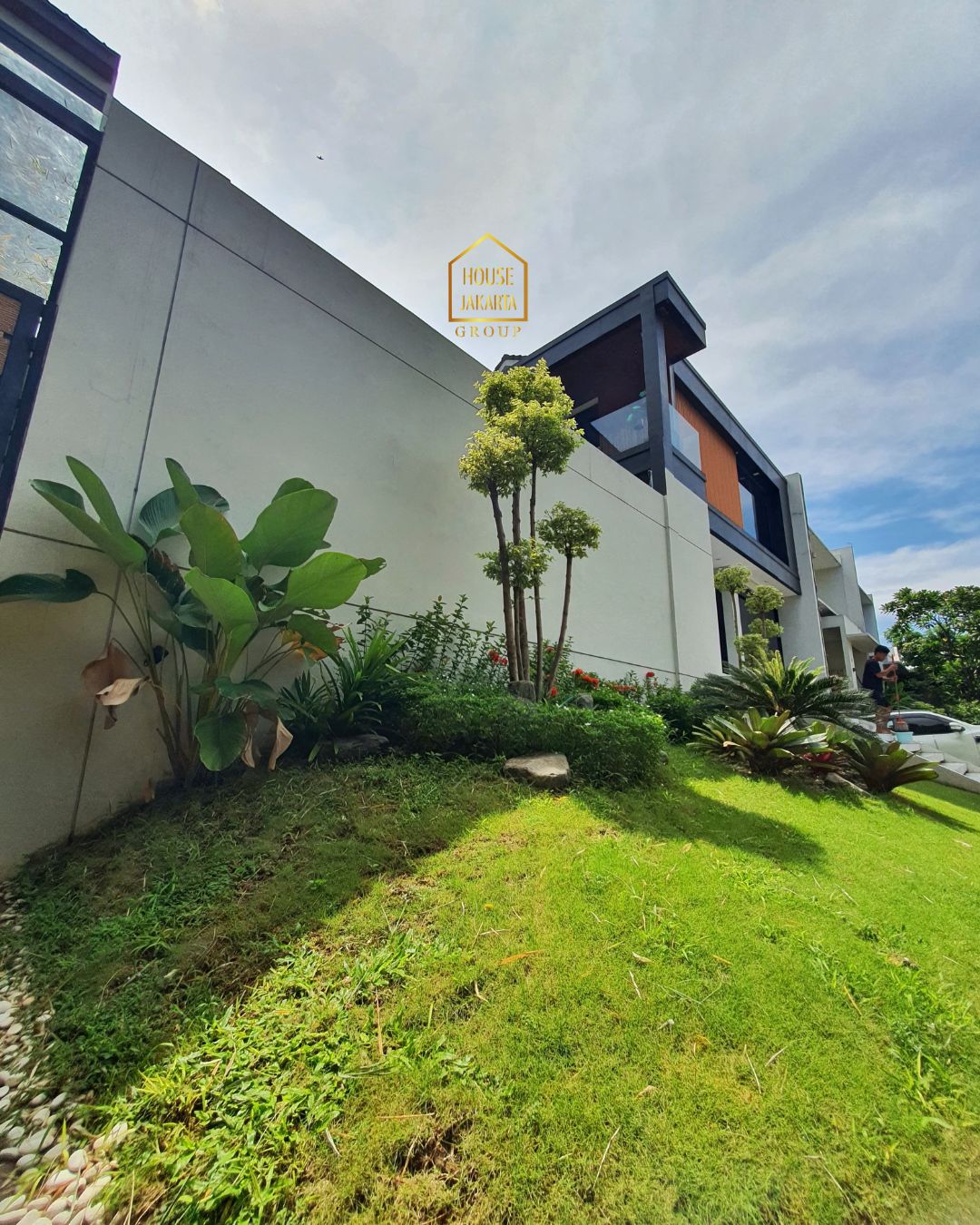 HS2039  FOR SALE : CIGANJUR - JAGAKARSA. Rumah Mewah Dalam Komplek Elite, 3 Lantai + Basement + Rooftop, Furnished, Private Lift & Pool 