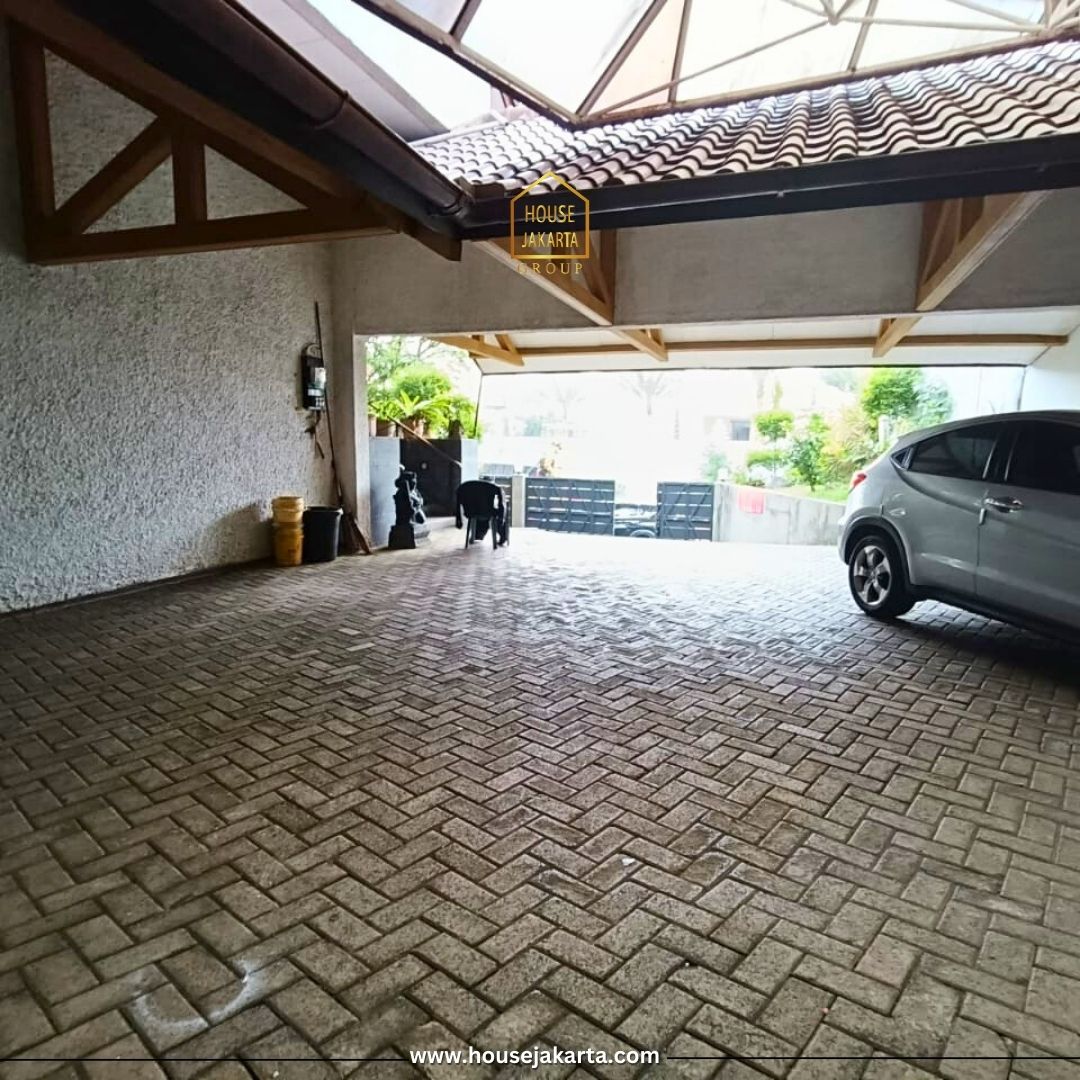 HS2059  FOR SALE: BUKIT GOLF PONDOK INDAH. RUMAH 2 LANTAI, LIFT,  SWIMMING POOL, TAMAN LUAS