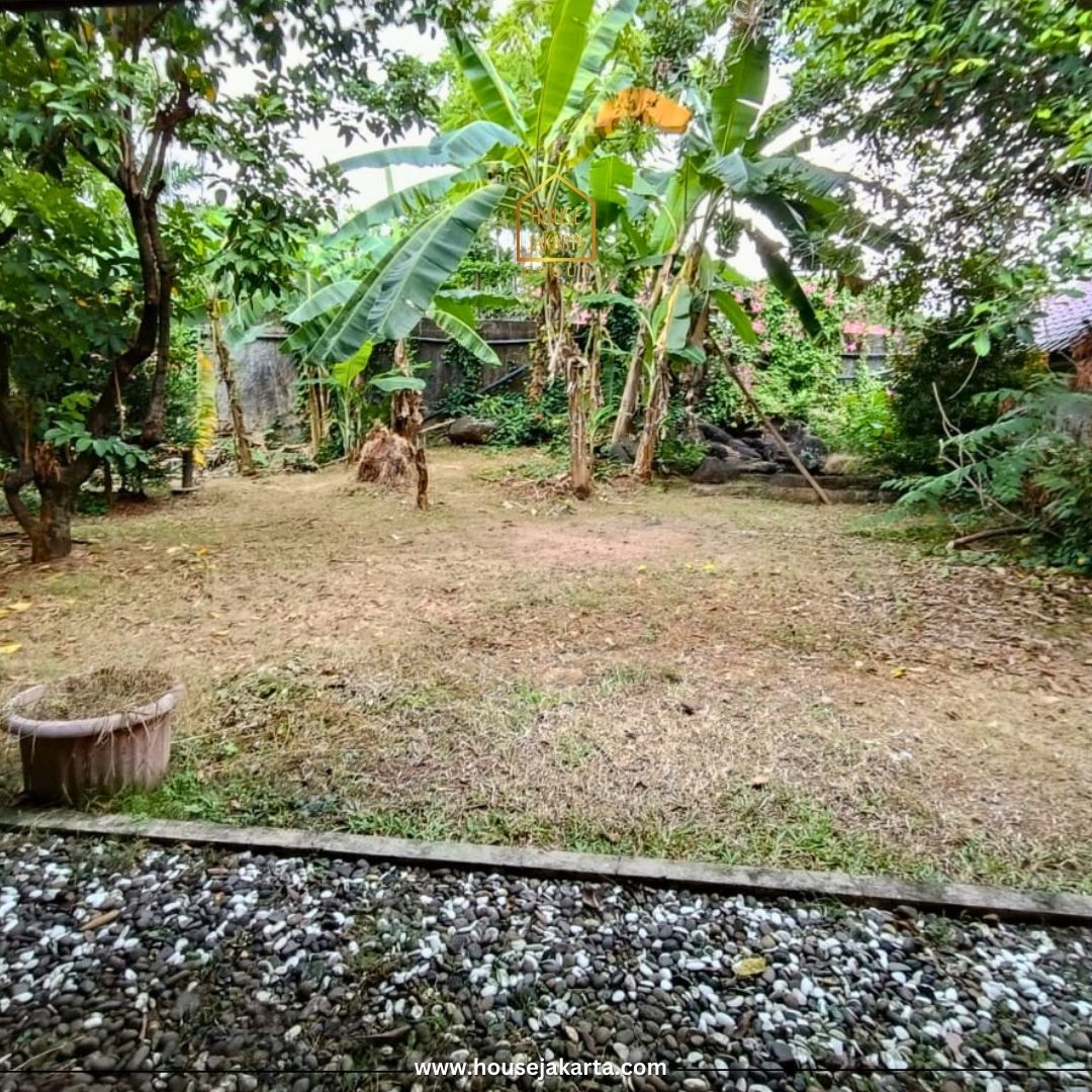 HS2059  FOR SALE: BUKIT GOLF PONDOK INDAH. RUMAH 2 LANTAI, LIFT,  SWIMMING POOL, TAMAN LUAS