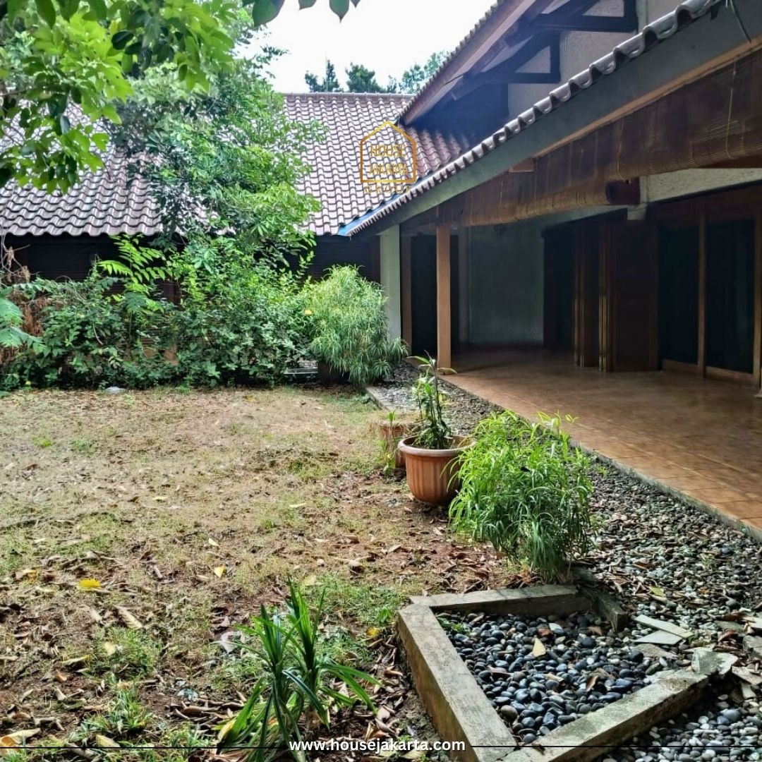 HS2059  FOR SALE: BUKIT GOLF PONDOK INDAH. RUMAH 2 LANTAI, LIFT,  SWIMMING POOL, TAMAN LUAS