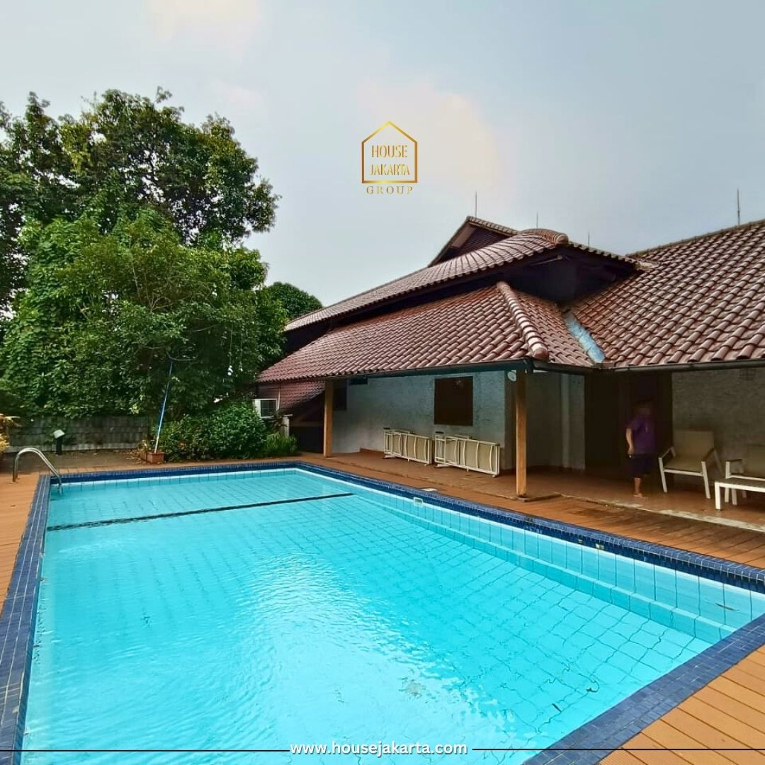 HS2059  FOR SALE: BUKIT GOLF PONDOK INDAH. RUMAH 2 LANTAI, LIFT,  SWIMMING POOL, TAMAN LUAS