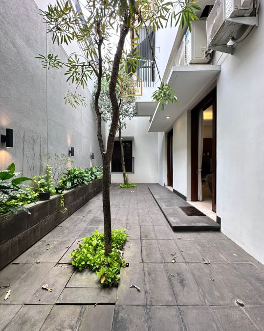 HS2092  FOR SALE : PONDOK INDAH. LUXURIOUS TROPICAL HOUSE 2.5 LANTAI. AREA EXCLUSIVE, JALAN LEBAR