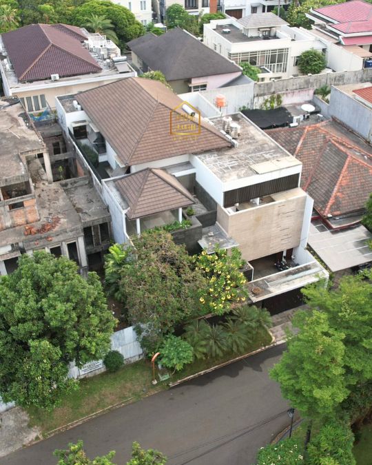 HS2092  FOR SALE : PONDOK INDAH. LUXURIOUS TROPICAL HOUSE 2.5 LANTAI. AREA EXCLUSIVE, JALAN LEBAR