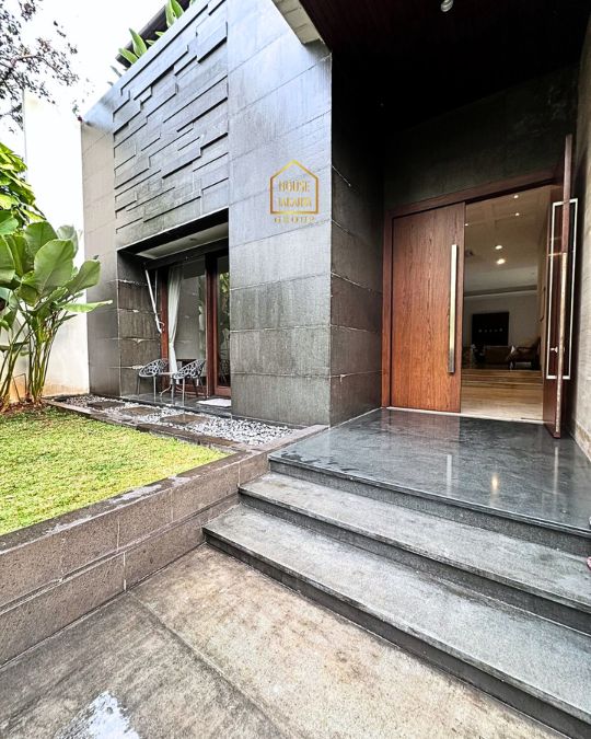 HS2092  FOR SALE : PONDOK INDAH. LUXURIOUS TROPICAL HOUSE 2.5 LANTAI. AREA EXCLUSIVE, JALAN LEBAR