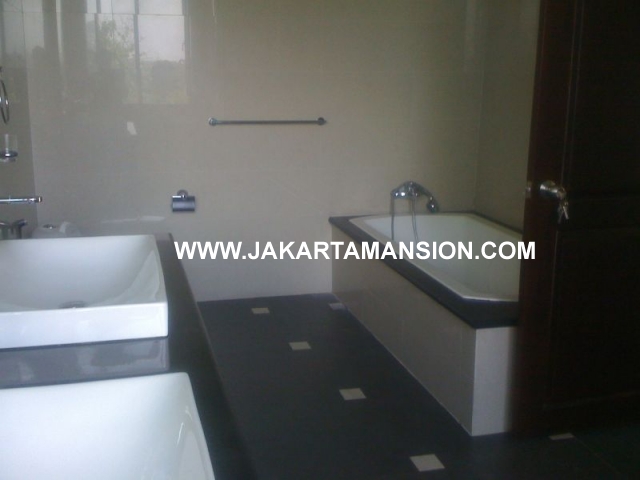 HR347 House with Big Garden in Kemang