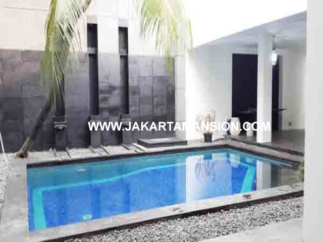 HR396 House for rent at menteng
