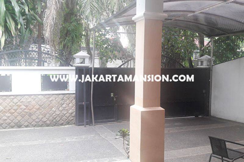 HS871 Rumah Jalan Dharmawangsa dekat Brawijaya Kebayoran Baru Dijual Murah ada Pool