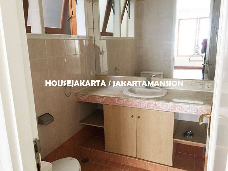 HR956 House for rent sewa lease at Pondok Indah